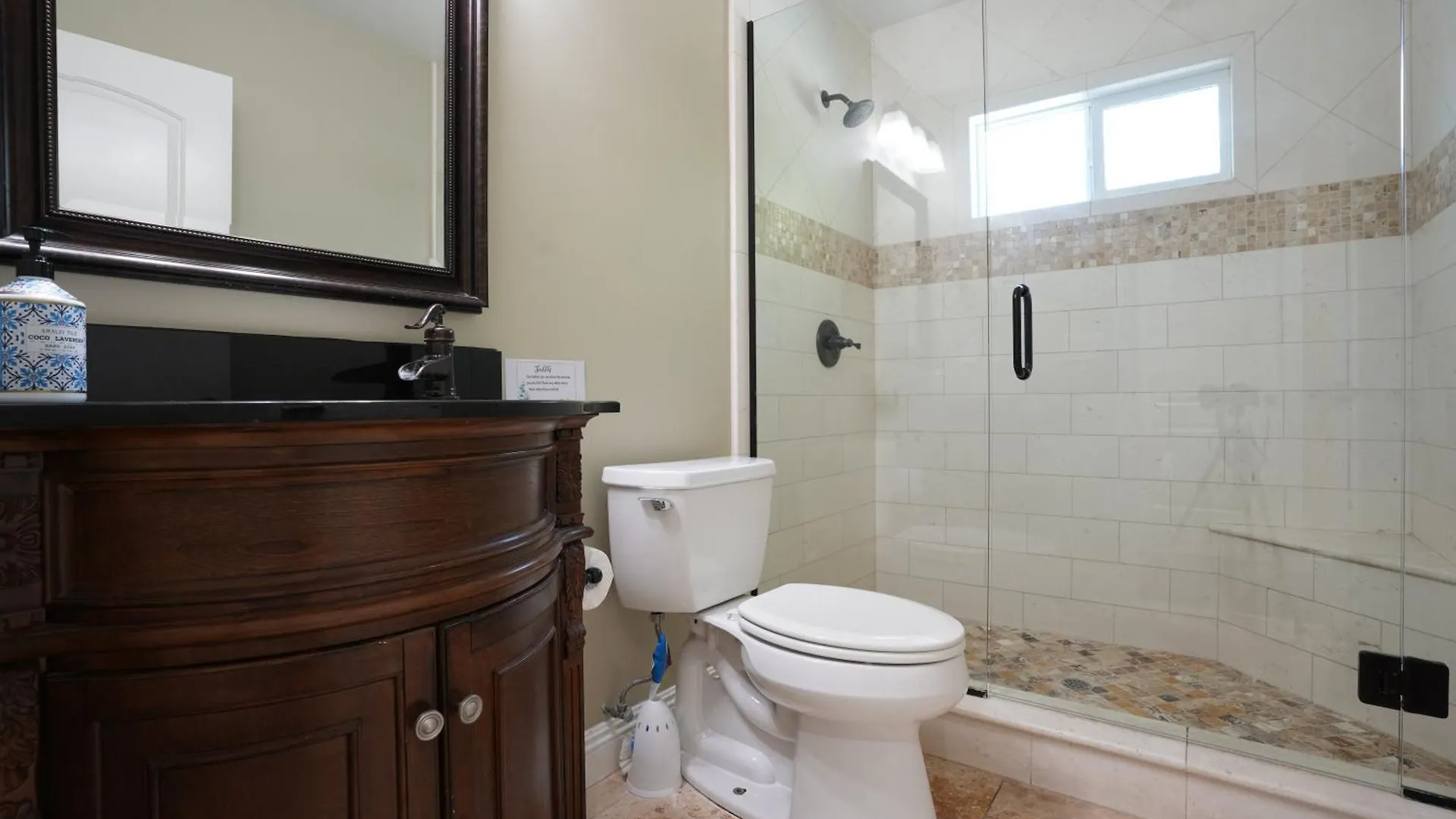 Сasa de vacaciones Classy 4 Bedroom 3 Bath Pool Home 3/4 Mile Walk To Disney Anaheim