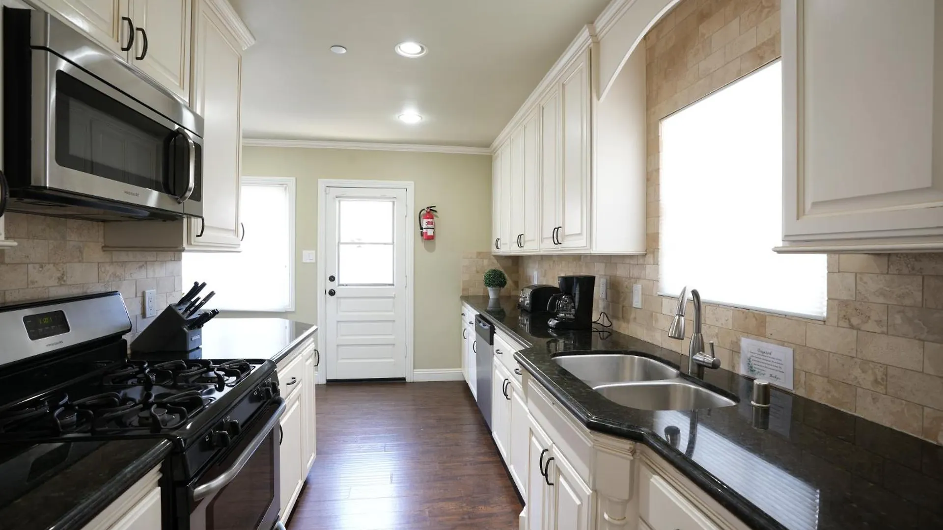 Classy 4 Bedroom 3 Bath Pool Home 3/4 Mile Walk To Disney Anaheim