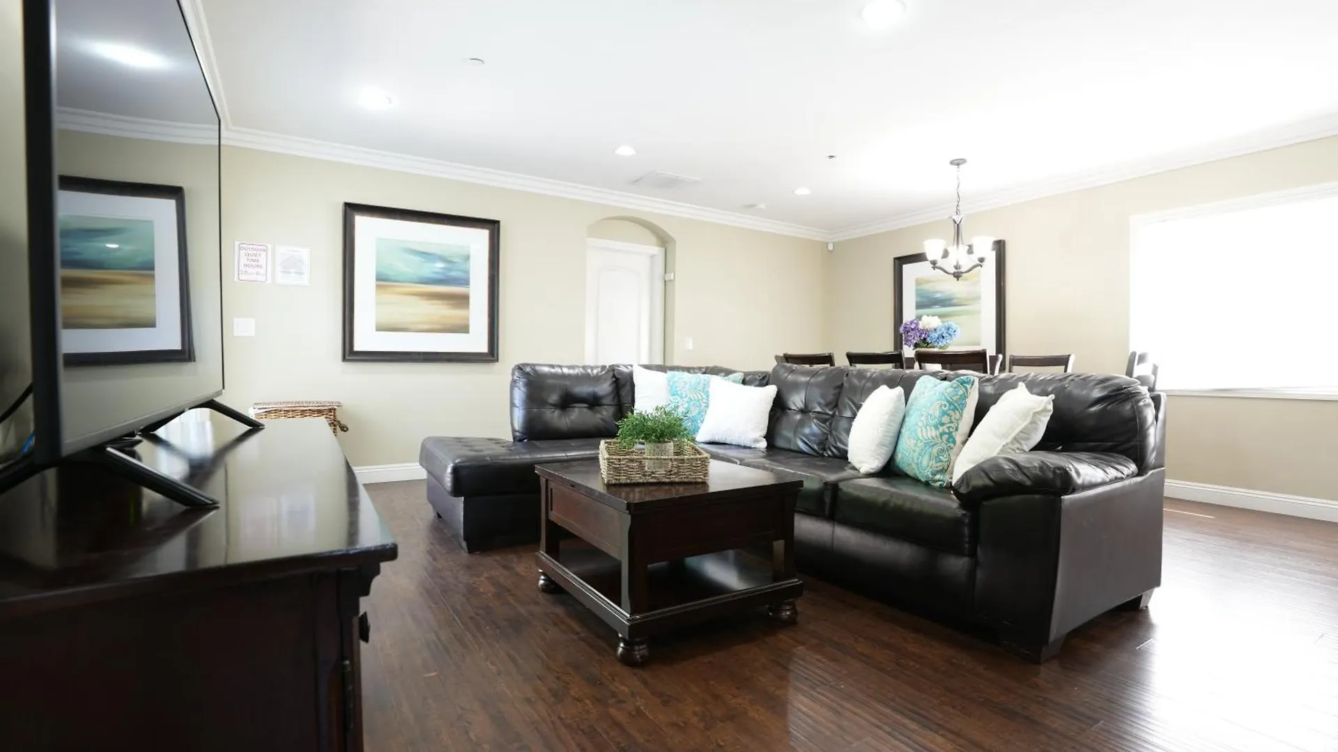 Classy 4 Bedroom 3 Bath Pool Home 3/4 Mile Walk To Disney Anaheim 0*,  Estados Unidos